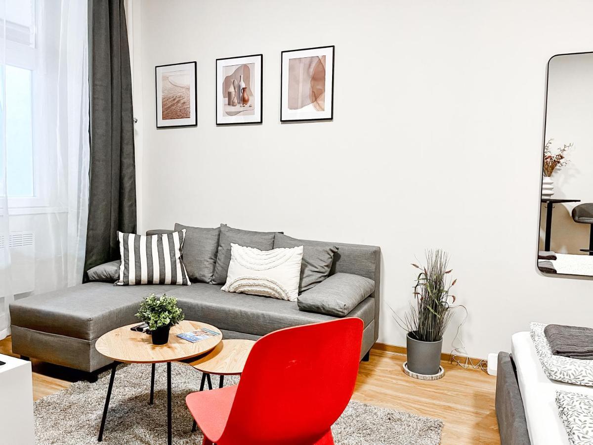 T32 Central Modern Suites Будапеща Екстериор снимка