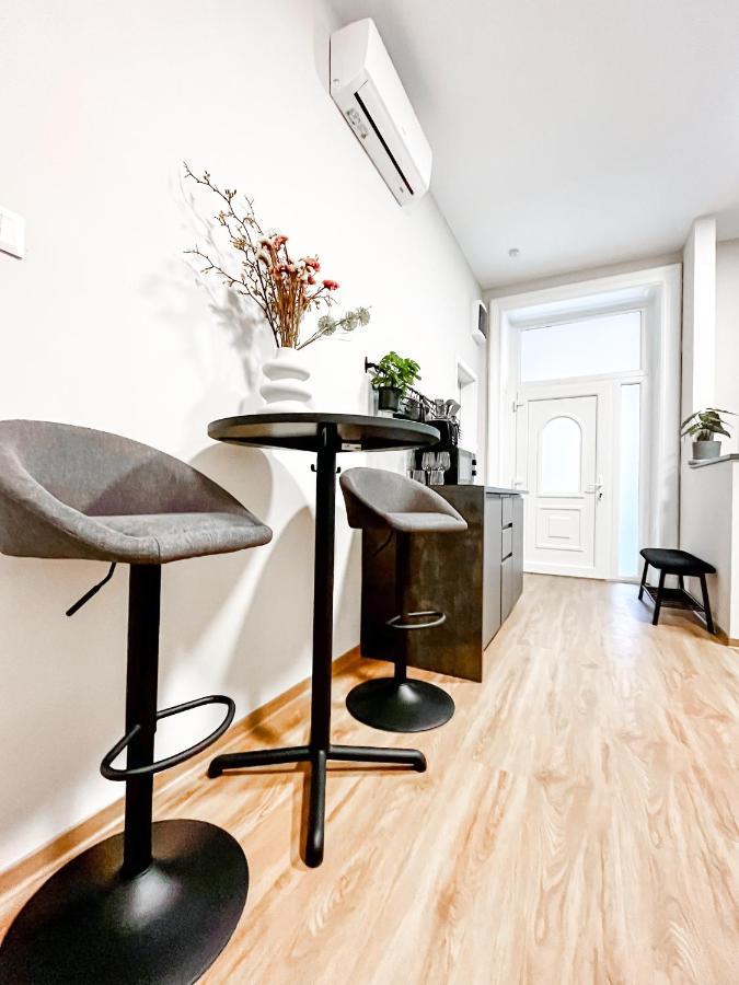 T32 Central Modern Suites Будапеща Екстериор снимка