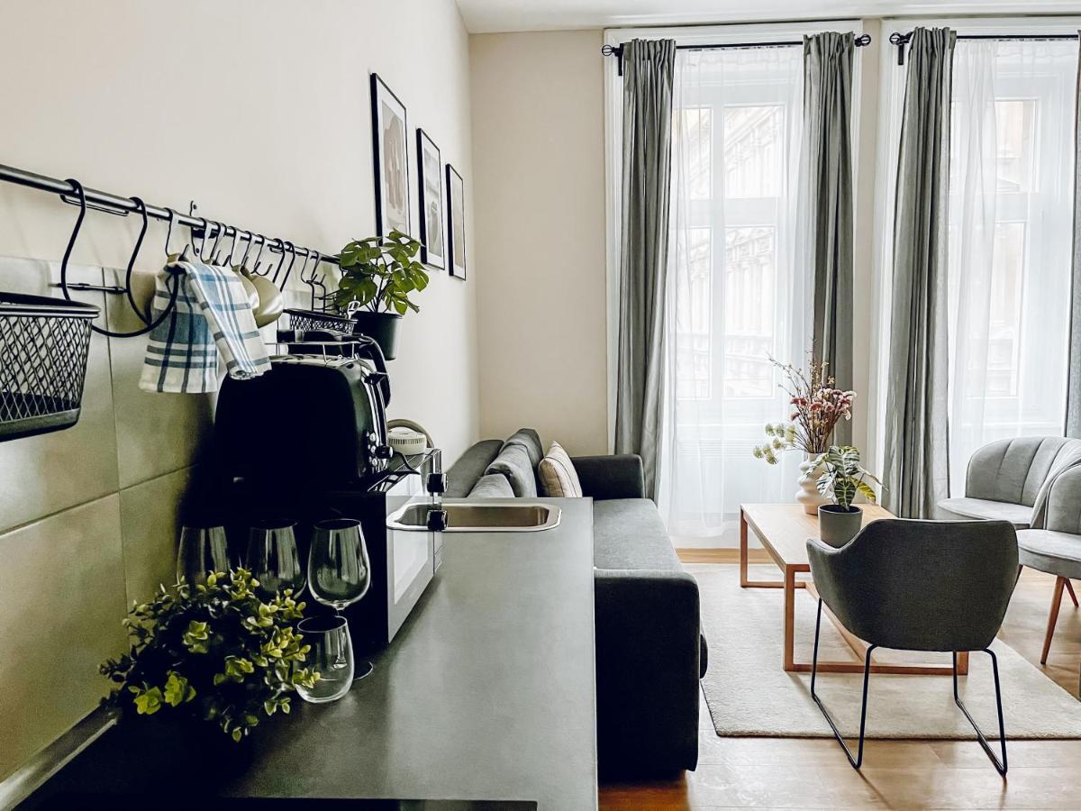 T32 Central Modern Suites Будапеща Екстериор снимка