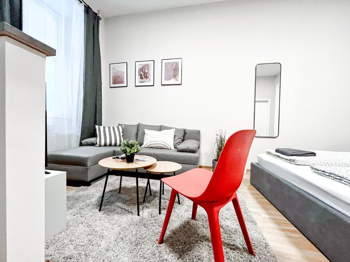 T32 Central Modern Suites Будапеща Екстериор снимка