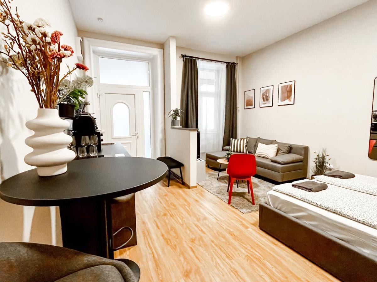 T32 Central Modern Suites Будапеща Екстериор снимка