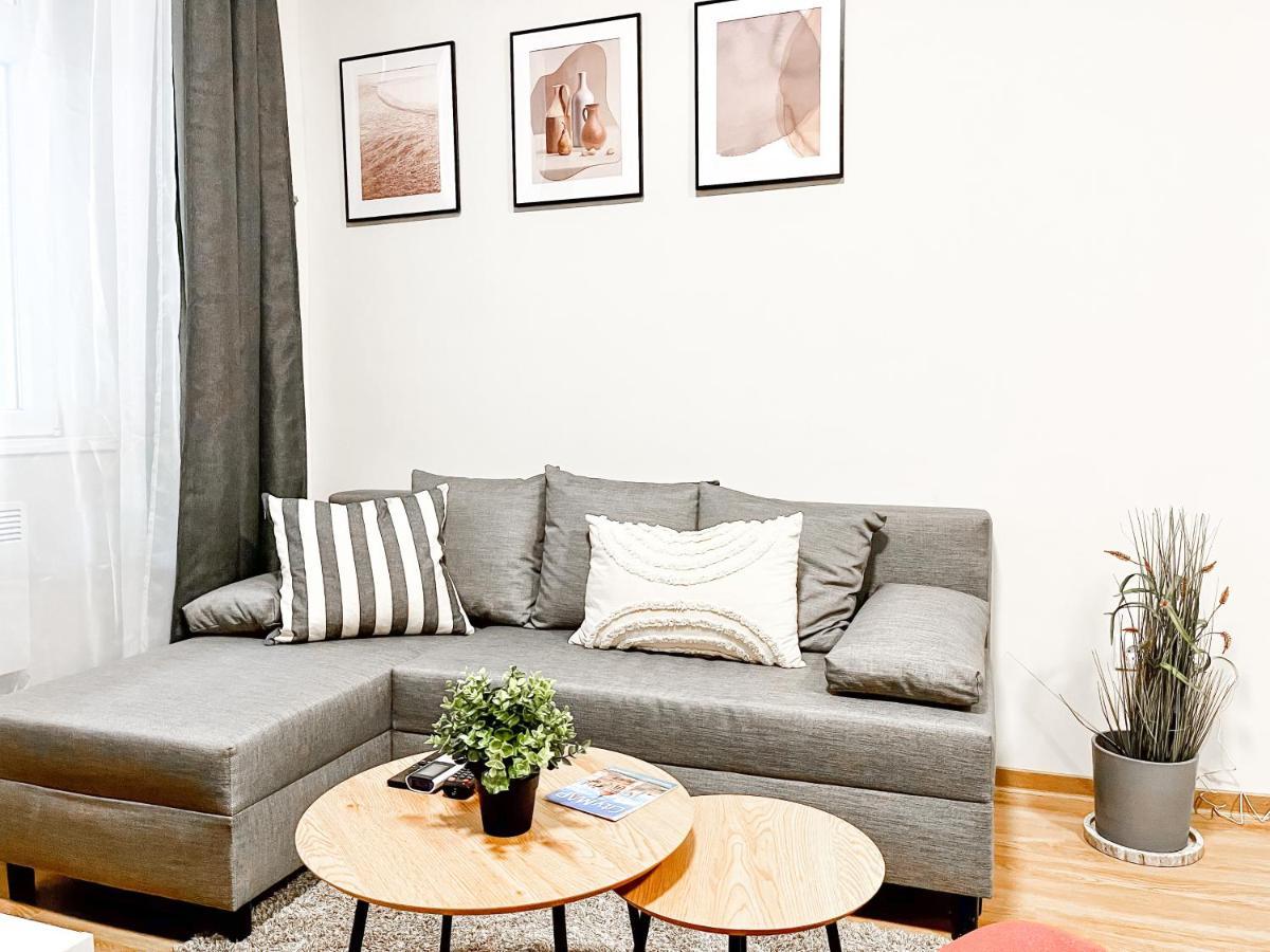T32 Central Modern Suites Будапеща Екстериор снимка