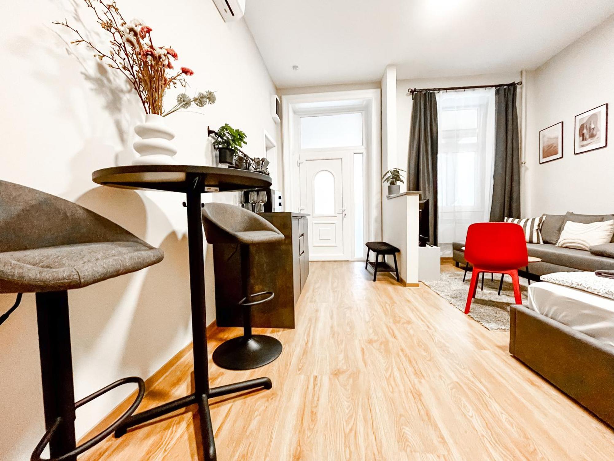 T32 Central Modern Suites Будапеща Екстериор снимка
